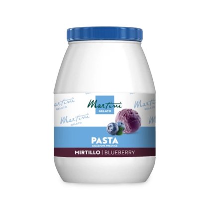 Weißer Kunststoffbehälter mit blauem Deckel, Etikett Martini Gelato Pasta Mirtillo, mit Blaubeer-Eiskugel