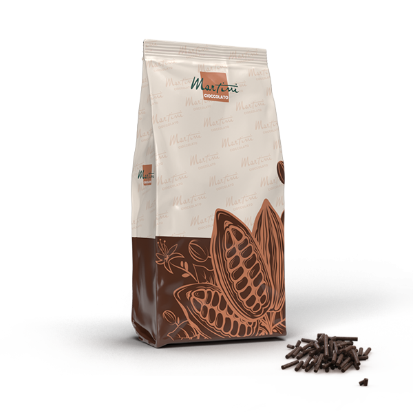 Standbeutel der Schokolade Martini Cioccolato mit Kakaofrucht-Grafik, daneben etwas Schokoladenraspeln.