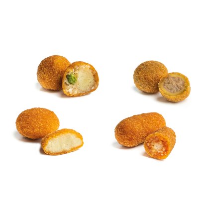 Vier panierte, frittierte Kroketten, ganz und halbiert, mit Füllungen wie Käse, Fleisch und Tomatensauce.