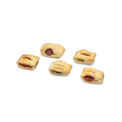 Fünf gebackene Blätterteigröllchen mit sichtbarer Füllung, u. a. Wurst und Marmelade, auf weißem Hintergrund.