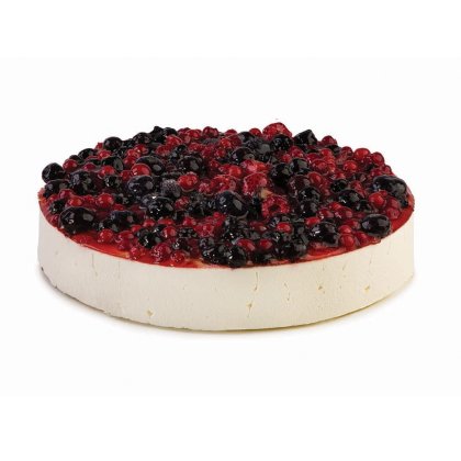 Runder Cheesecake mit gemischten Beeren: Johannisbeeren, Himbeeren und Blaubeeren, auf weißem Hintergrund