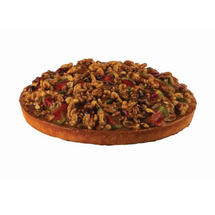 Runde Torte mit karamellisierten Walnüssen, Erdbeerscheiben und Kiwistücken in Karamellglasur, auf weißem Hintergrund.