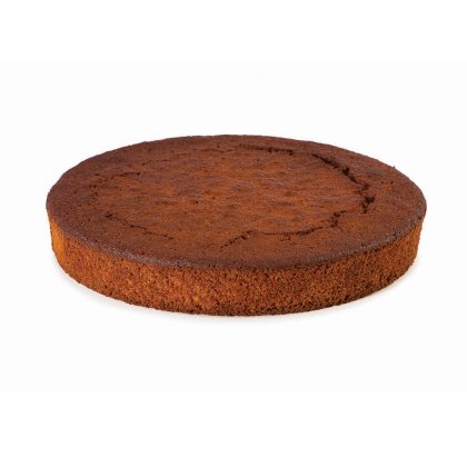 Runder, ungeglasurter dunkelbrauner Biskuitkuchen mit rissiger Oberfläche auf weißem Hintergrund.