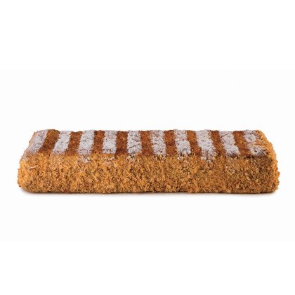 Rechteckiger panierter Gebäckriegel mit Puderzuckerstreifen auf weißem Hintergrund.