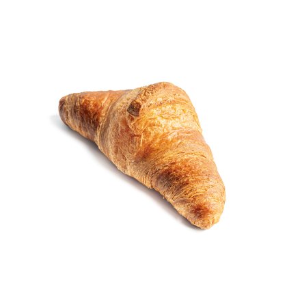 Goldbraunes, blättriges Croissant mit geschichtetem Teig auf weißem Hintergrund.