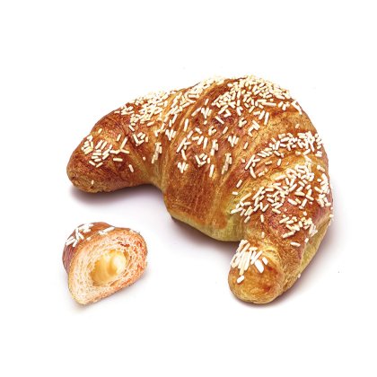 Goldenes Croissant mit weißen Streuseln, daneben ein aufgeschnittenes Stück mit cremiger Vanillefüllung.