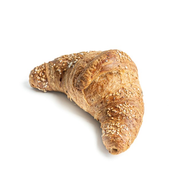 Vollkorn-Croissant mit Sesam, halbmondförmig, auf weißem Hintergrund.