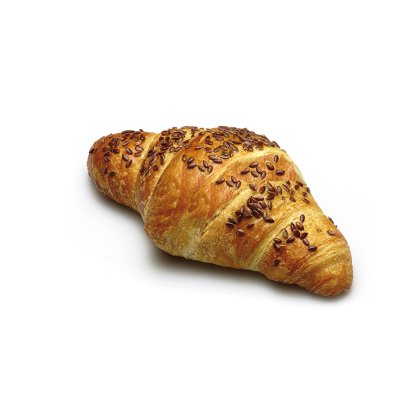 Goldbraun gebackenes Croissant mit Leinsamen, auf weißem Hintergrund.