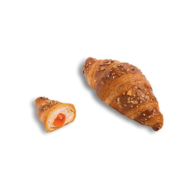 Zwei Mehrkorn-Croissants mit Aprikosenfüllung, eines ganz und eines halbiert, auf weißem Hintergrund.