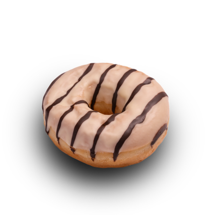 Glasierter Donut mit dünnen Schokoladenstreifen auf weißem Hintergrund.