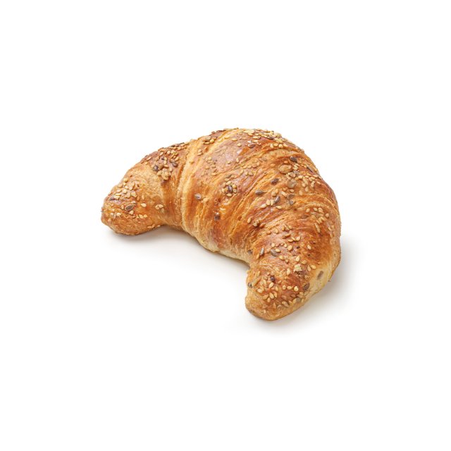 Goldbrauner Croissant in Halbmondform mit gemischten Saaten auf weißem Hintergrund
