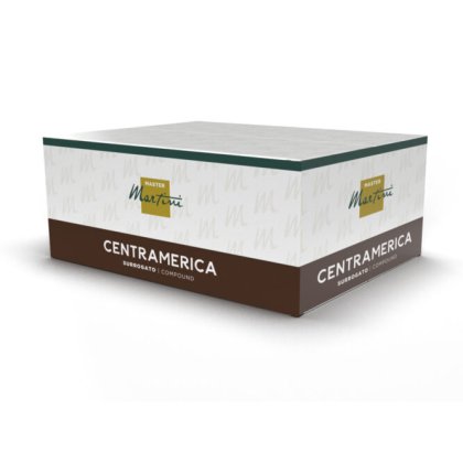 Weiß-braune Verpackung mit der Aufschrift Master Martini Centramerica Surrogato Compound, schräg auf weißem Hintergrund.
