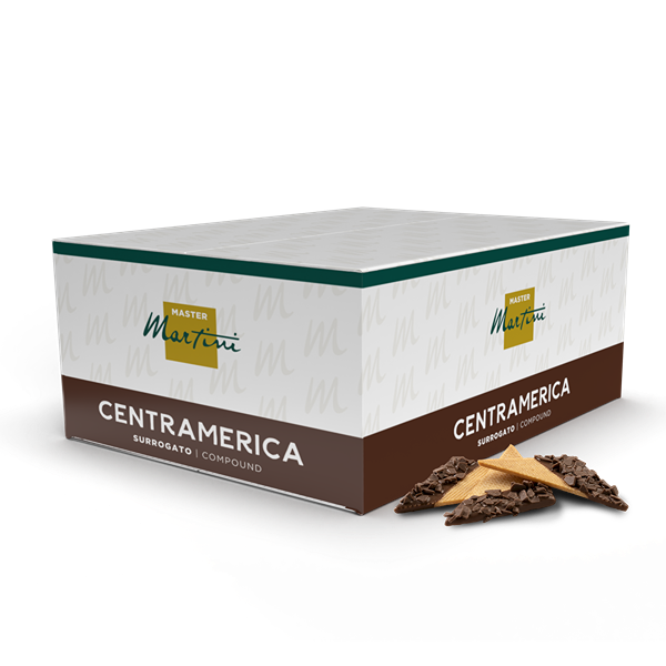 Verpackung mit Master Martini Centramerica Compound-Schokolade und einem dreieckigen Schokoladenwaffelstück daneben.